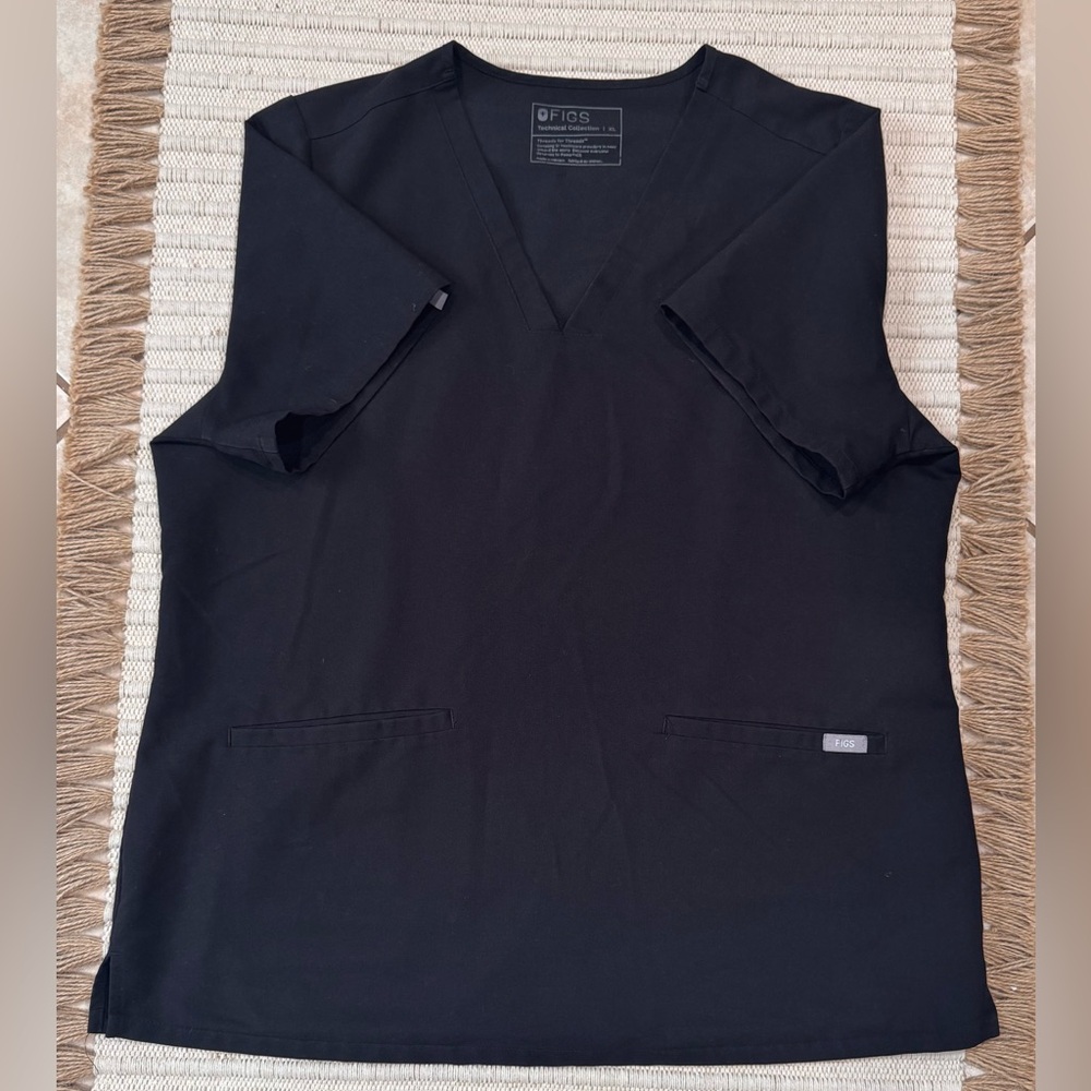 FIGS Women’s XL Black Scrub Top